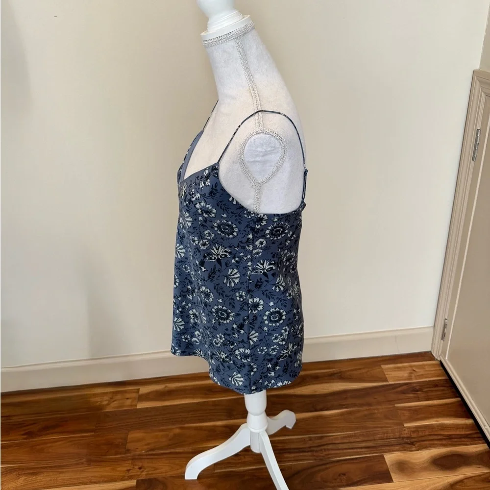 Club Monaco Cami Top Blue Floral V-Neck Silk Blend M Summer Resort - Picture 6 of 9